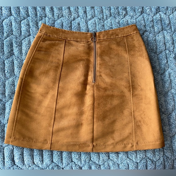 NWOT Old Navy Suede Zip Up Mini Skirt Camel sz 4 - Picture 2 of 3